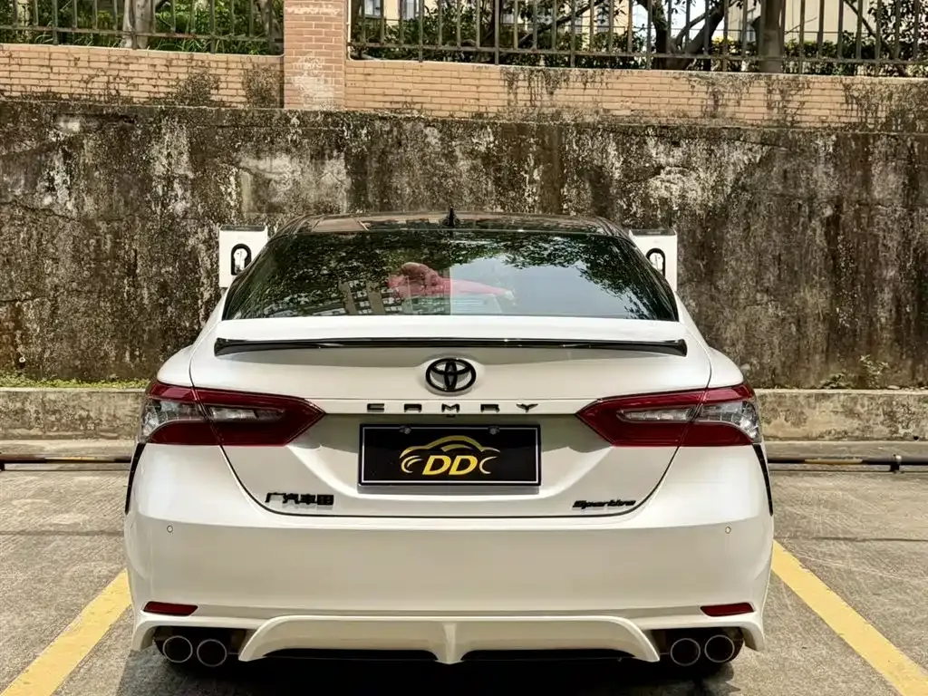 Toyota Camry — фото 5