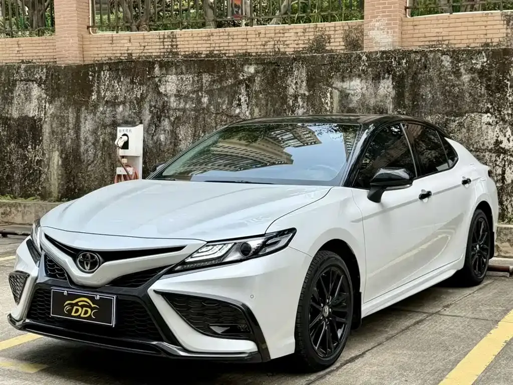 Toyota Camry — фото 6
