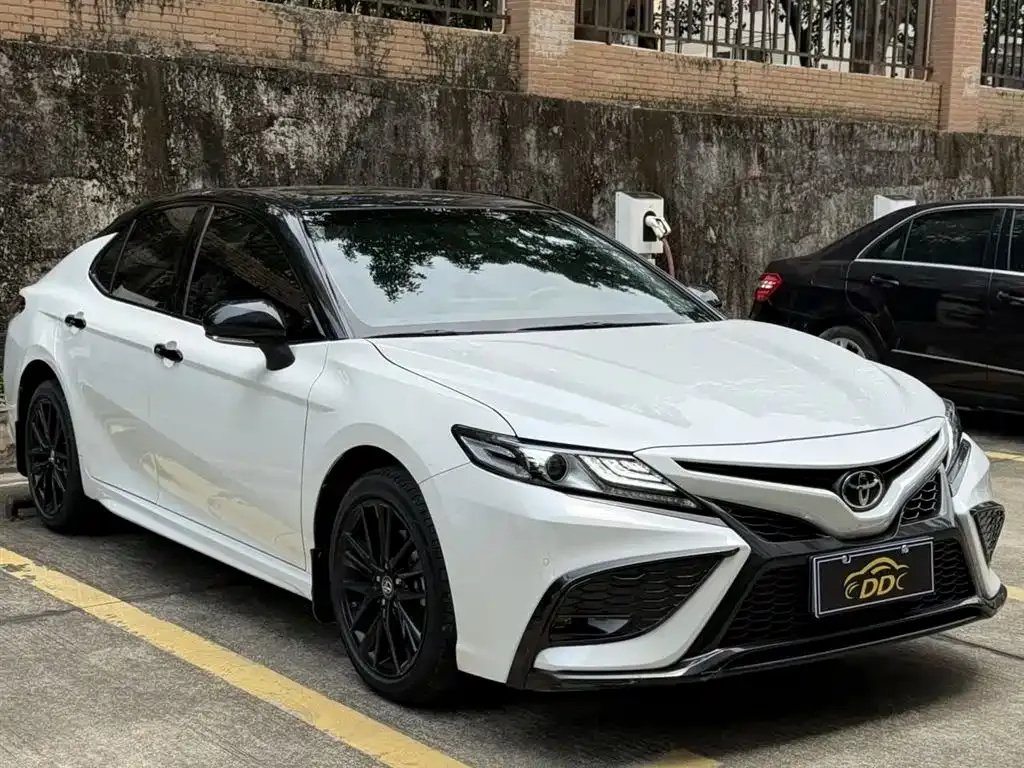 Toyota Camry — фото 4