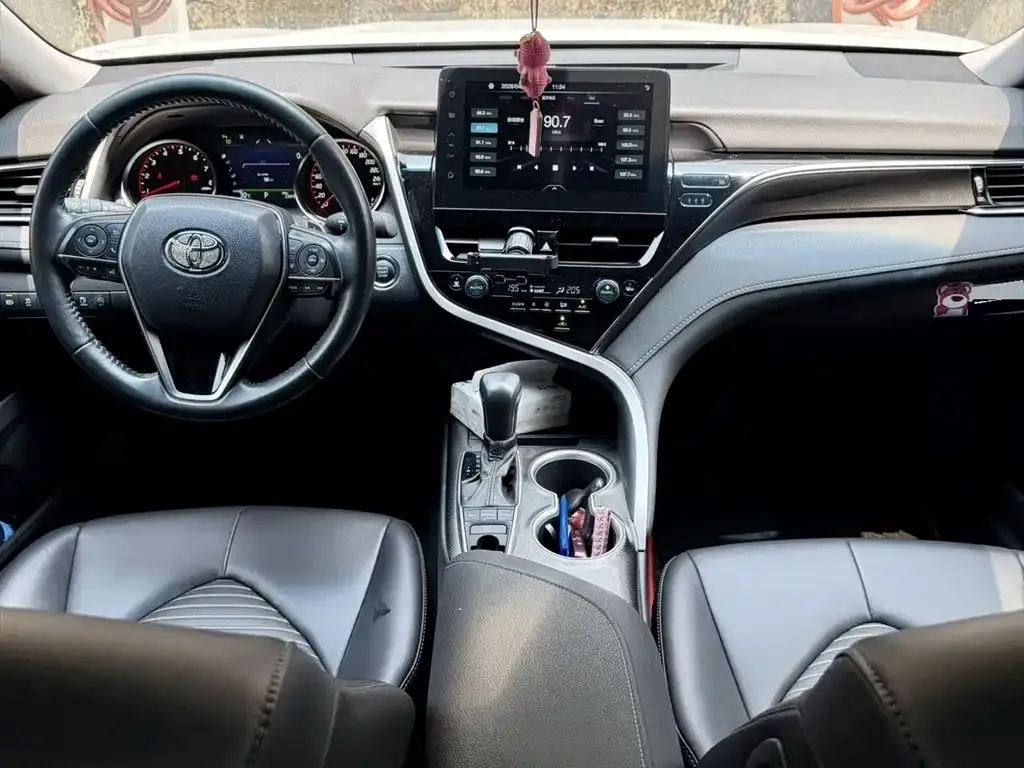 Toyota Camry — фото 3