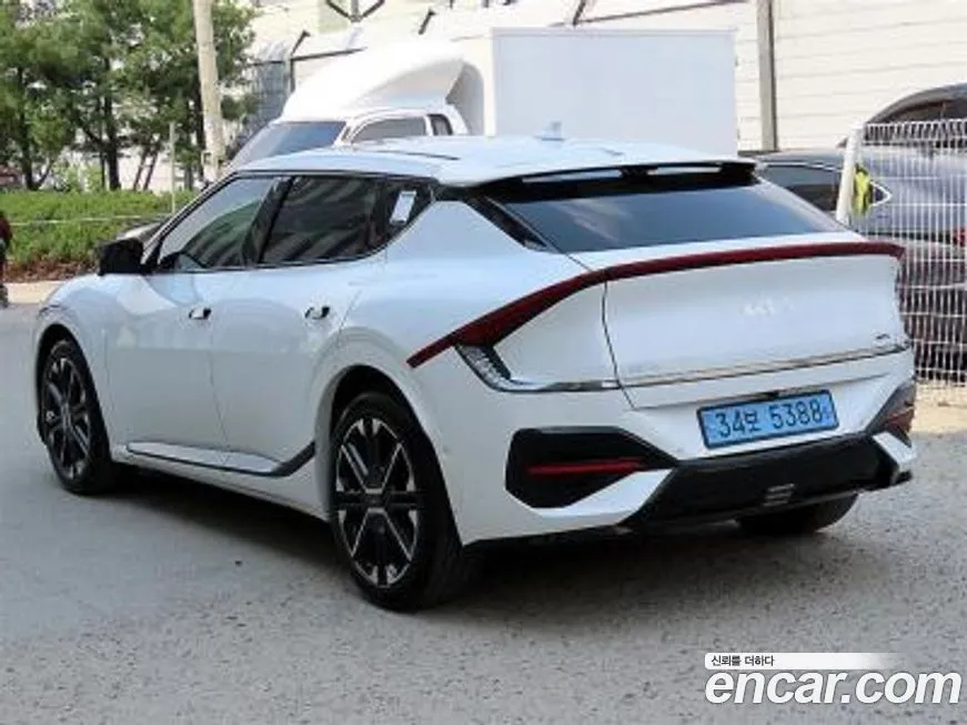 Kia EV6 — фото 8