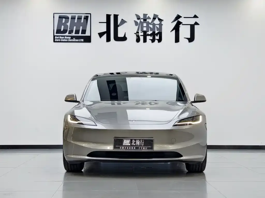 Tesla Model 3 — фото 10