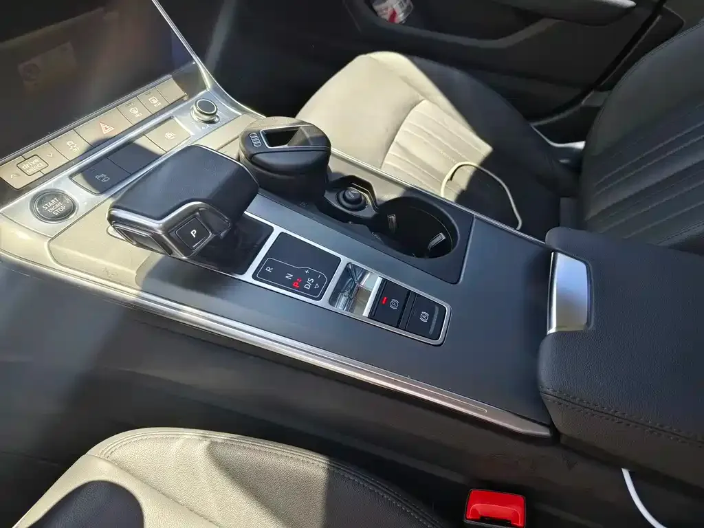 Audi A7 2021 из CN, фото 2