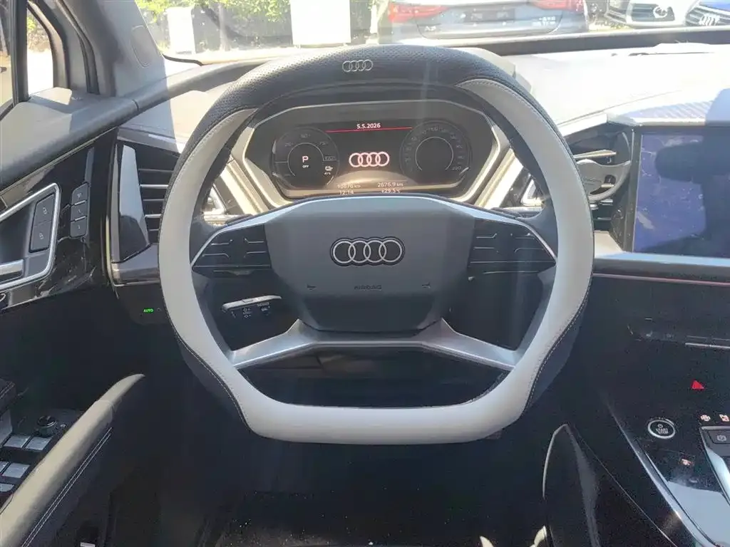 Audi Q4 e-tron — фото 4
