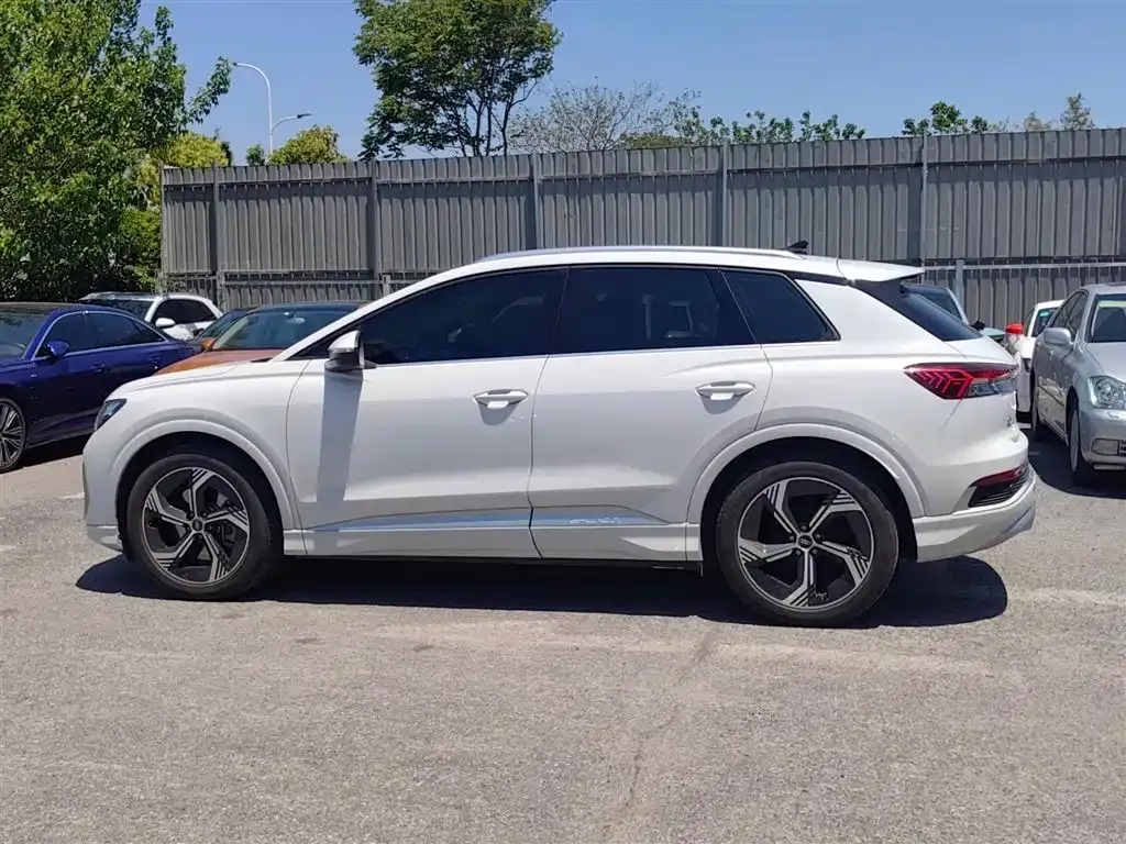 Audi Q4 e-tron — фото 9