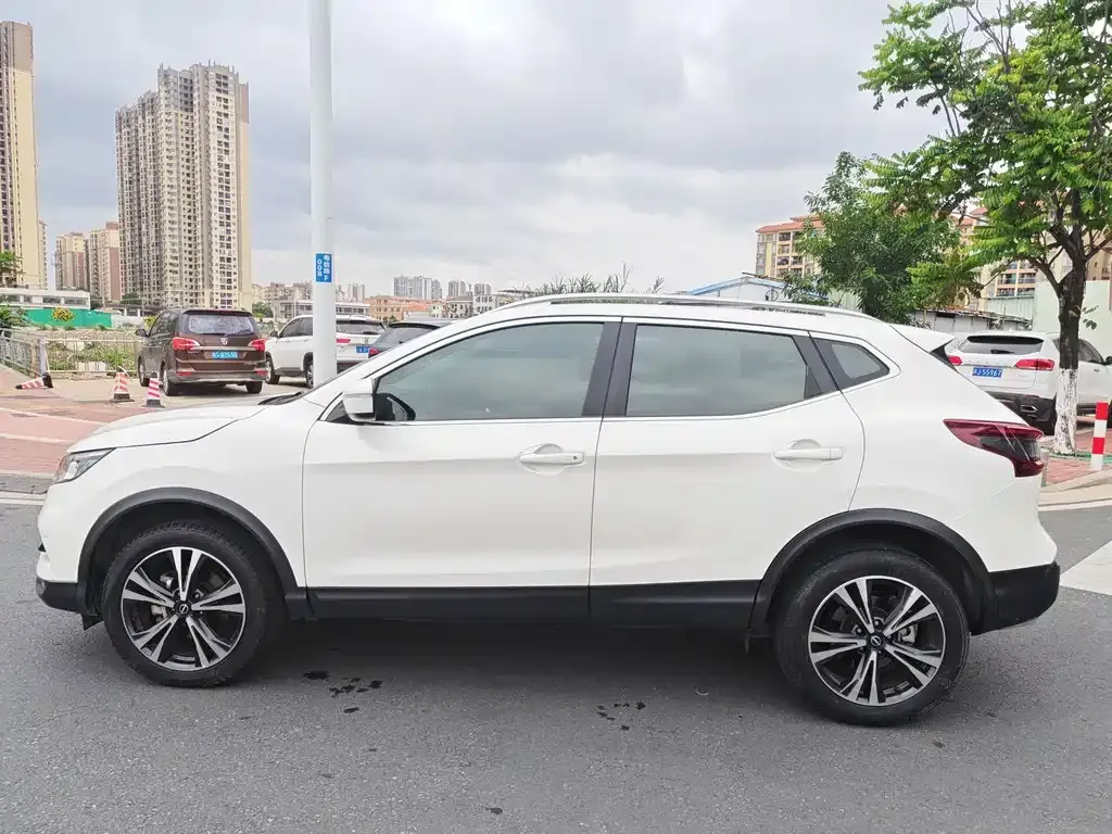 Nissan Qashqai — фото 4