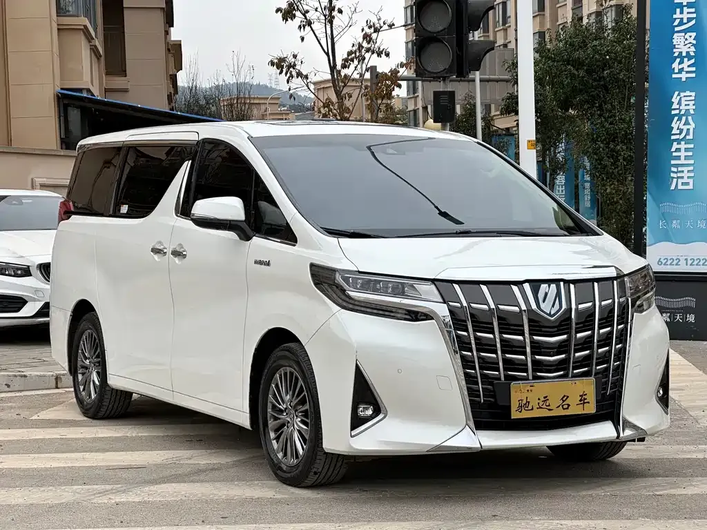 Toyota Alphard — фото 8
