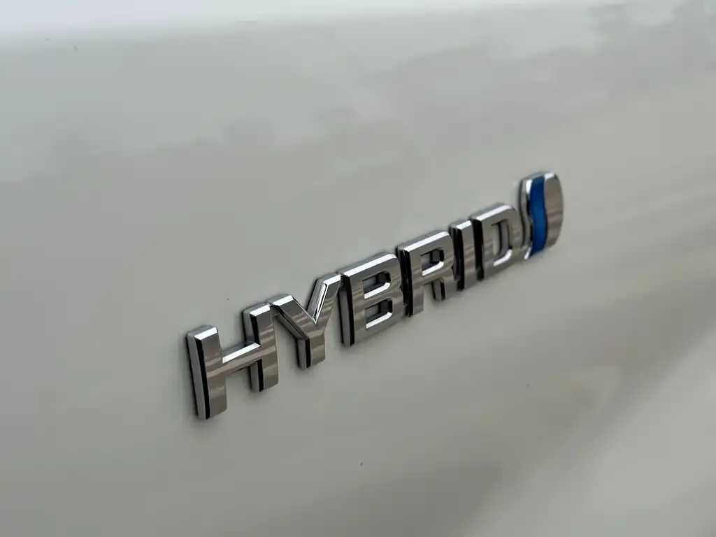 Toyota Alphard — фото 2