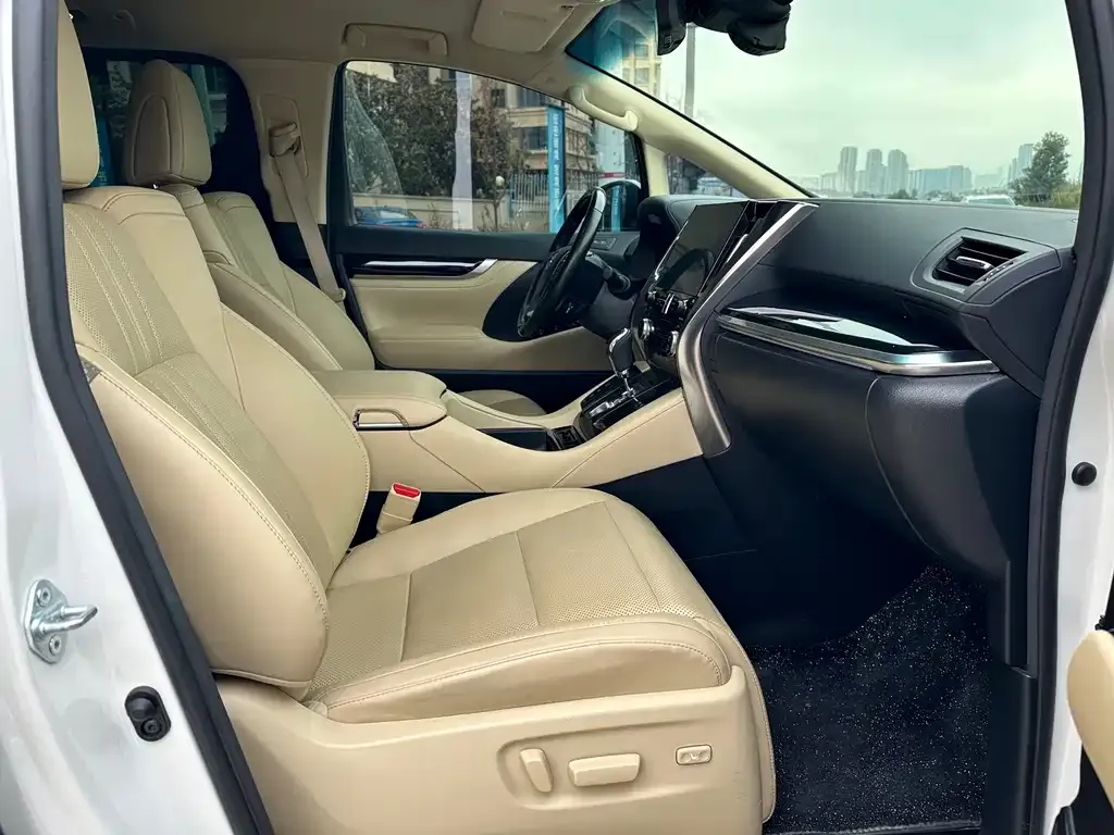 Toyota Alphard — фото 3