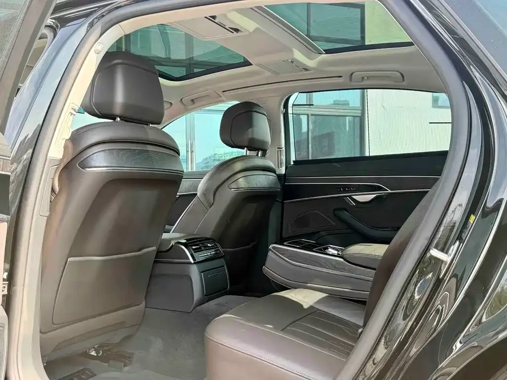 Audi A8 — фото 4