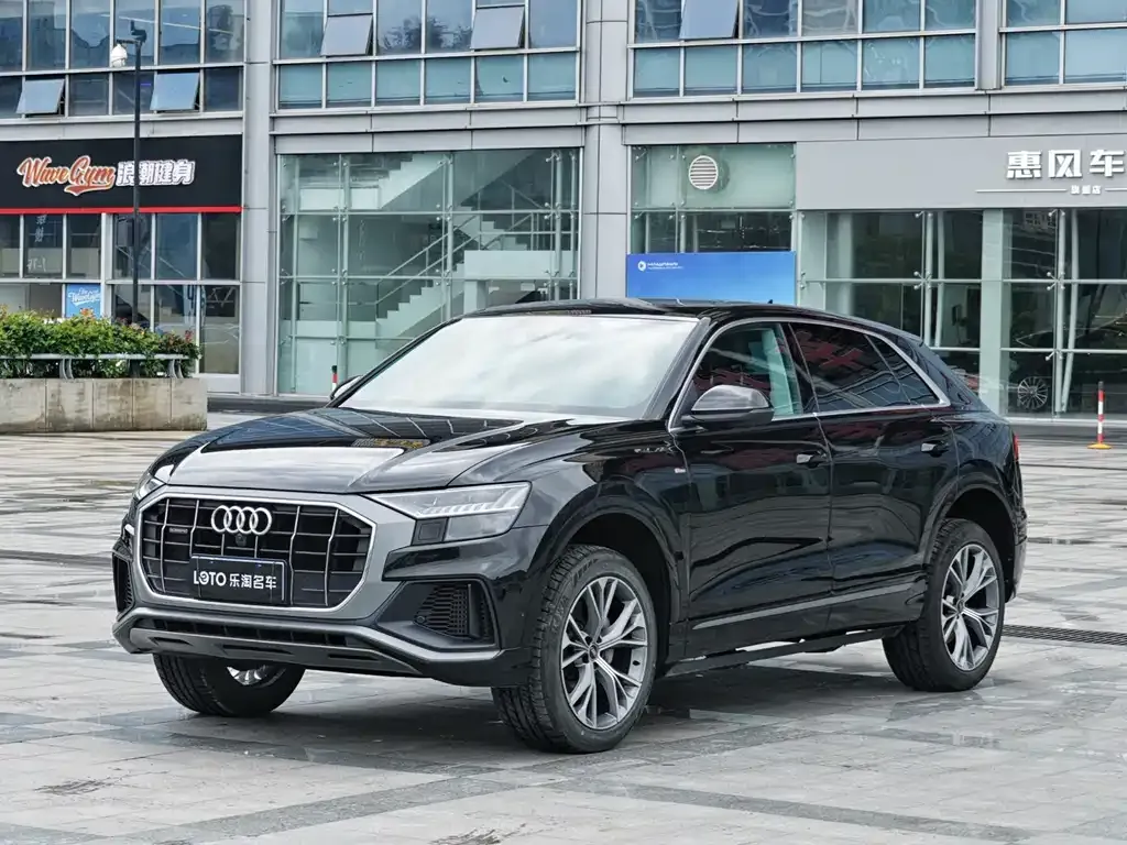 Audi Q8 — фото 1