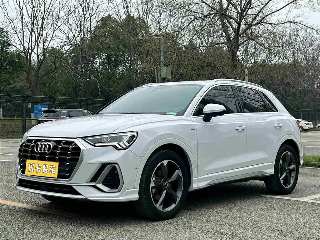 Audi Q3 — фото 1