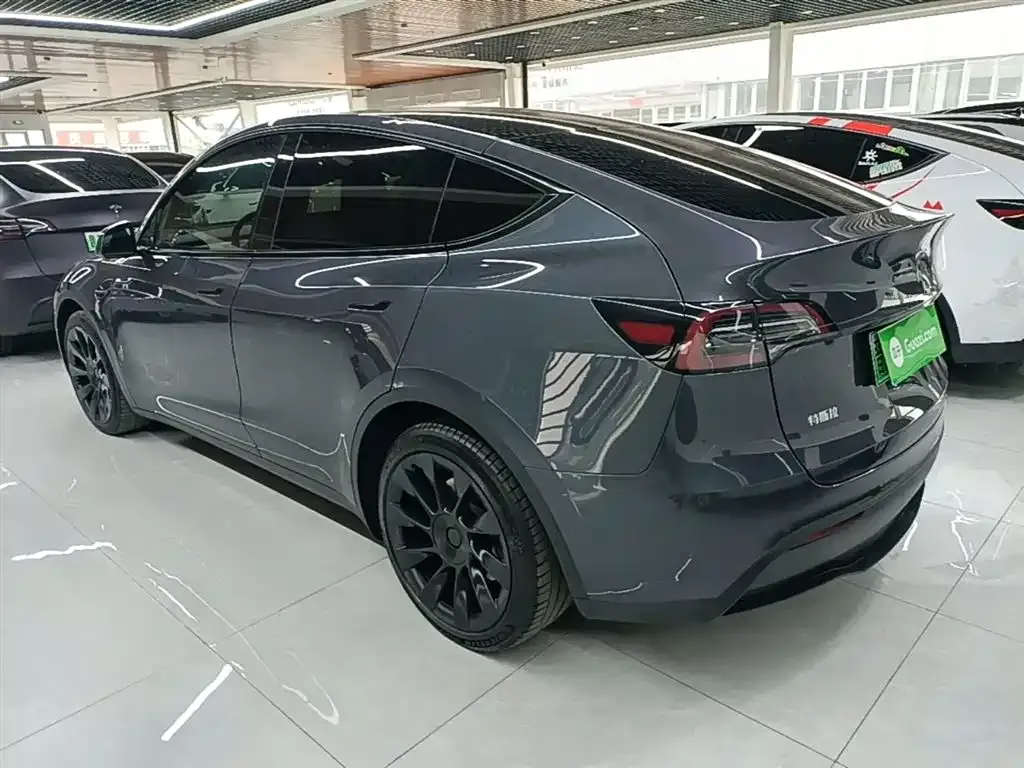 Tesla Model Y — фото 5