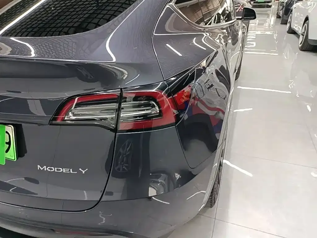 Tesla Model Y — фото 3