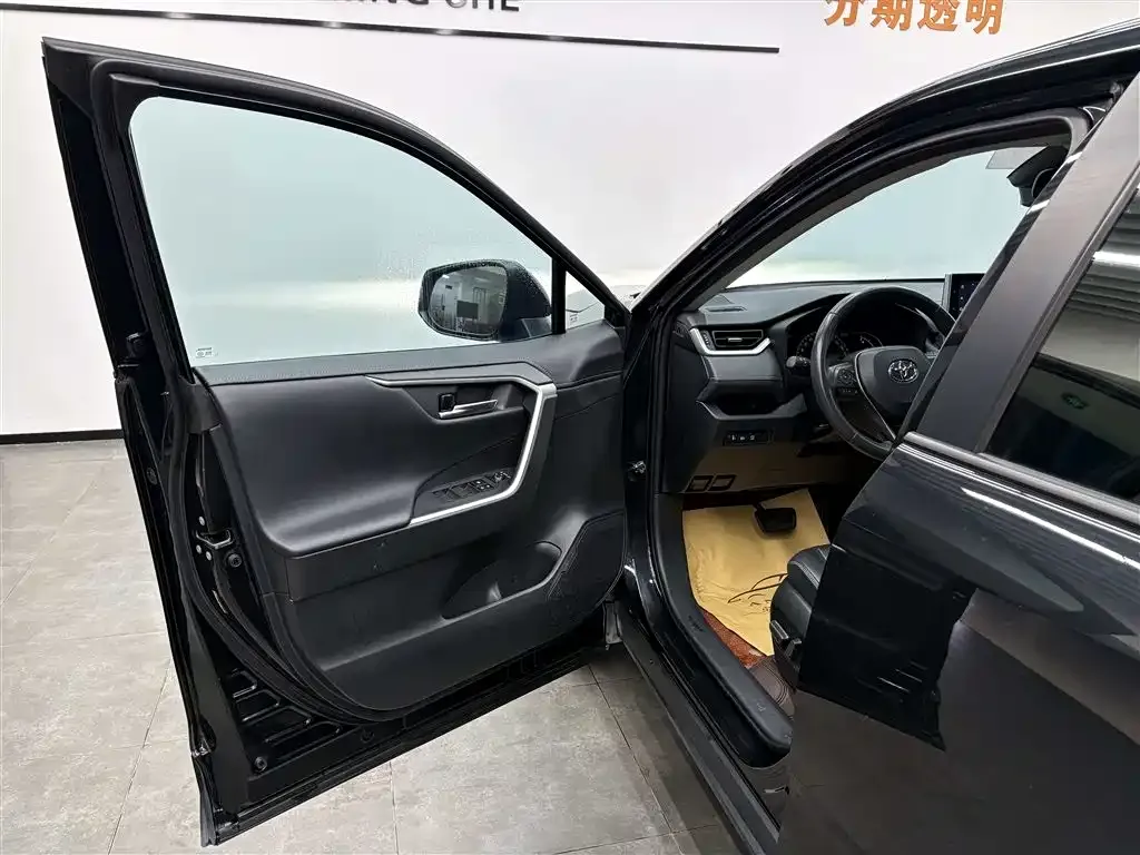 Toyota RAV4 — фото 10