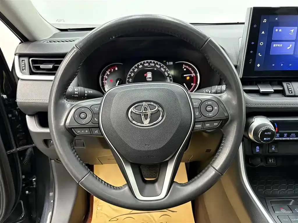 Toyota RAV4 — фото 8