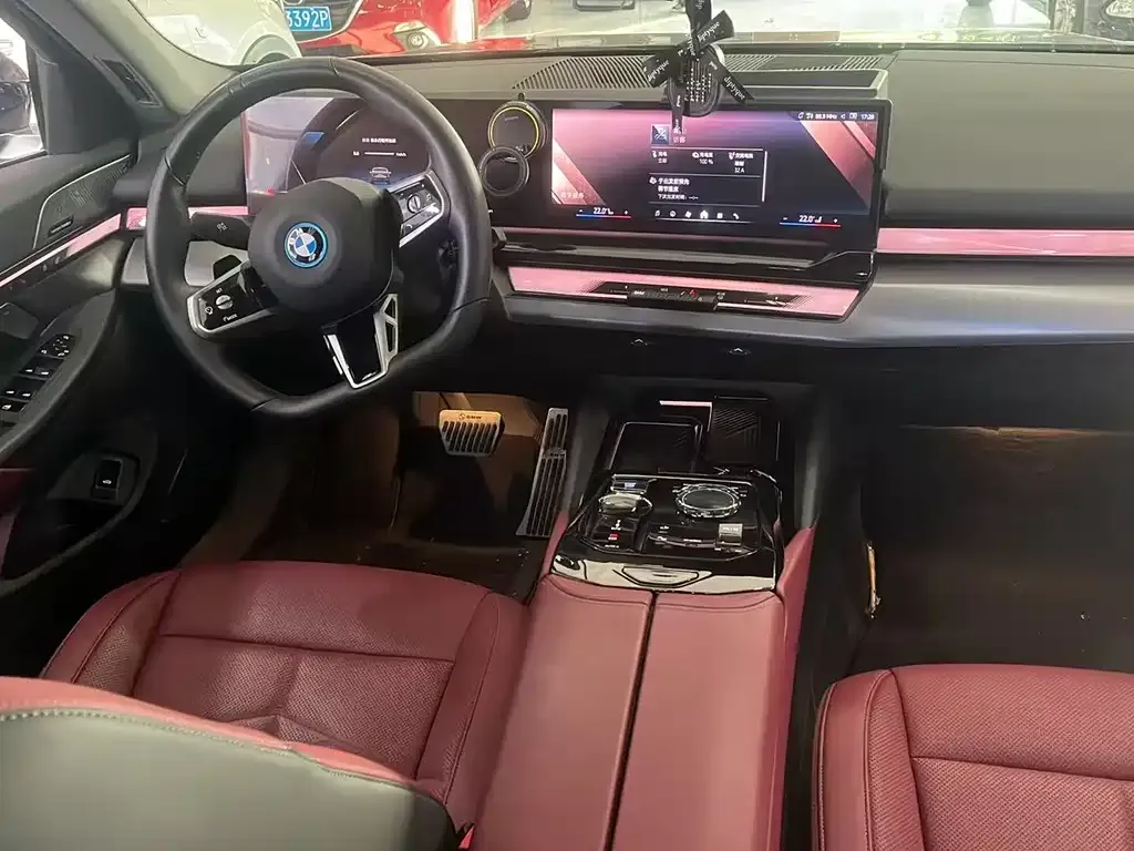 BMW i5 — фото 8