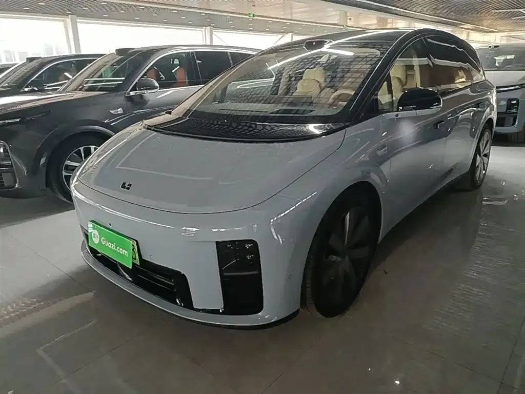 Li Auto i8 — фото 1