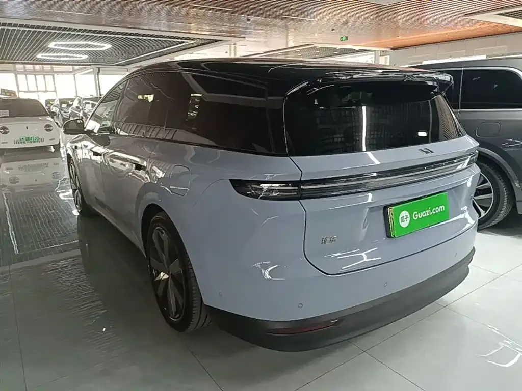 Li Auto i8 — фото 5