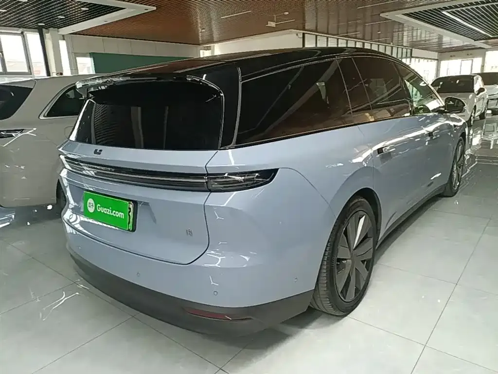 Li Auto i8 — фото 9