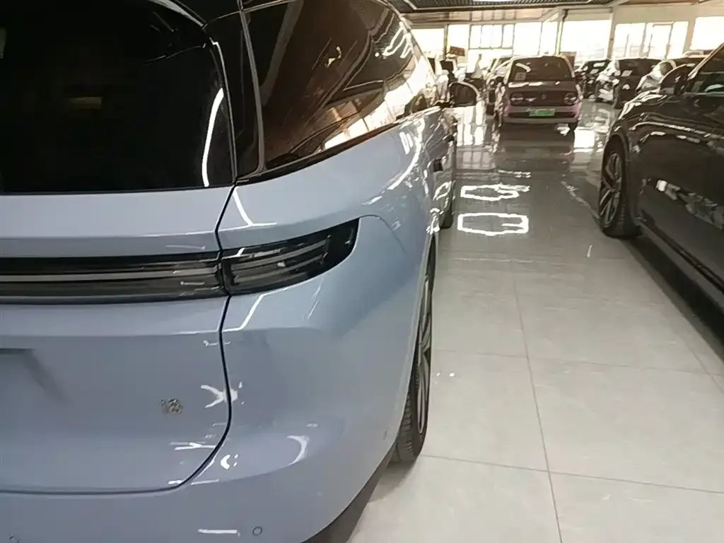 Li Auto i8 — фото 6