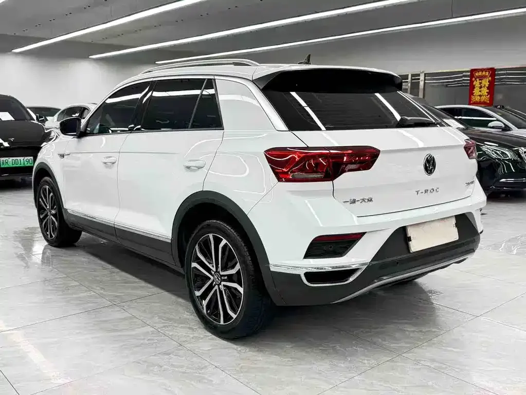 Volkswagen T-Roc — фото 6