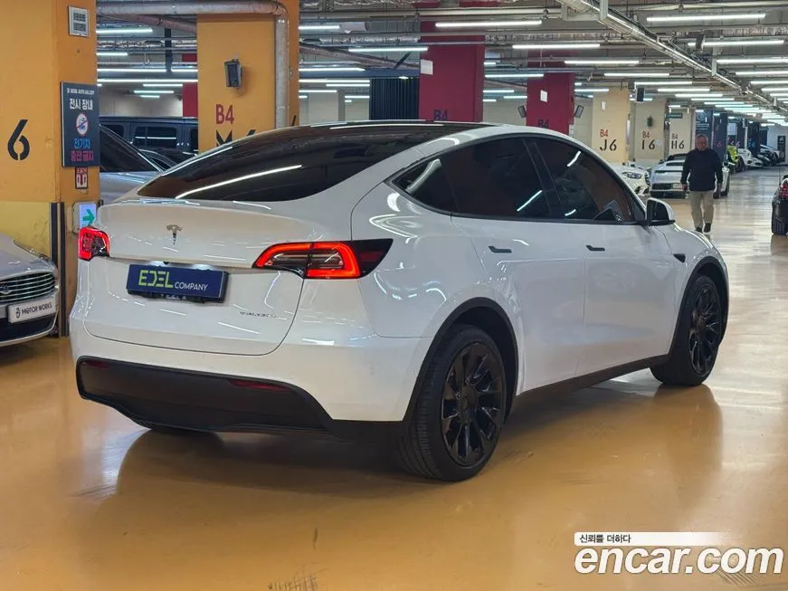 Tesla Model Y — фото 8