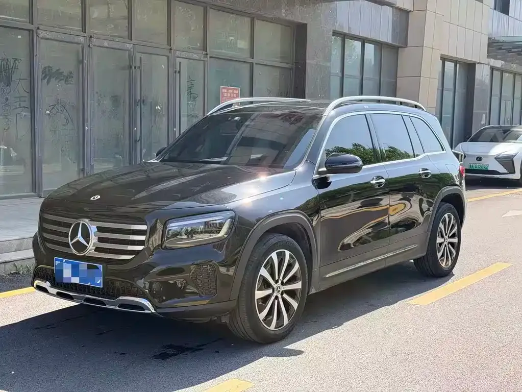 Mercedes-Benz GLB — фото 1