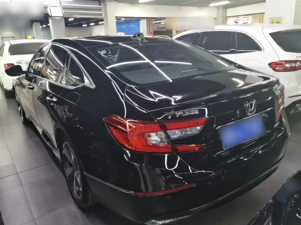 Honda Accord — фото 10