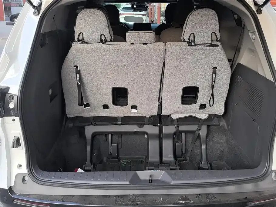 Toyota Sienna — фото 6