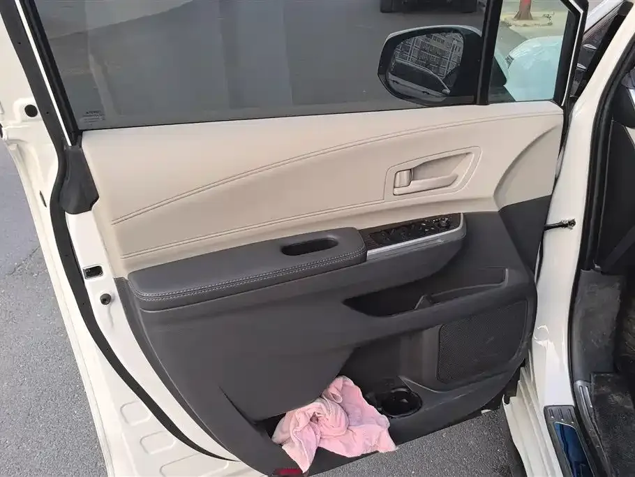 Toyota Sienna — фото 4