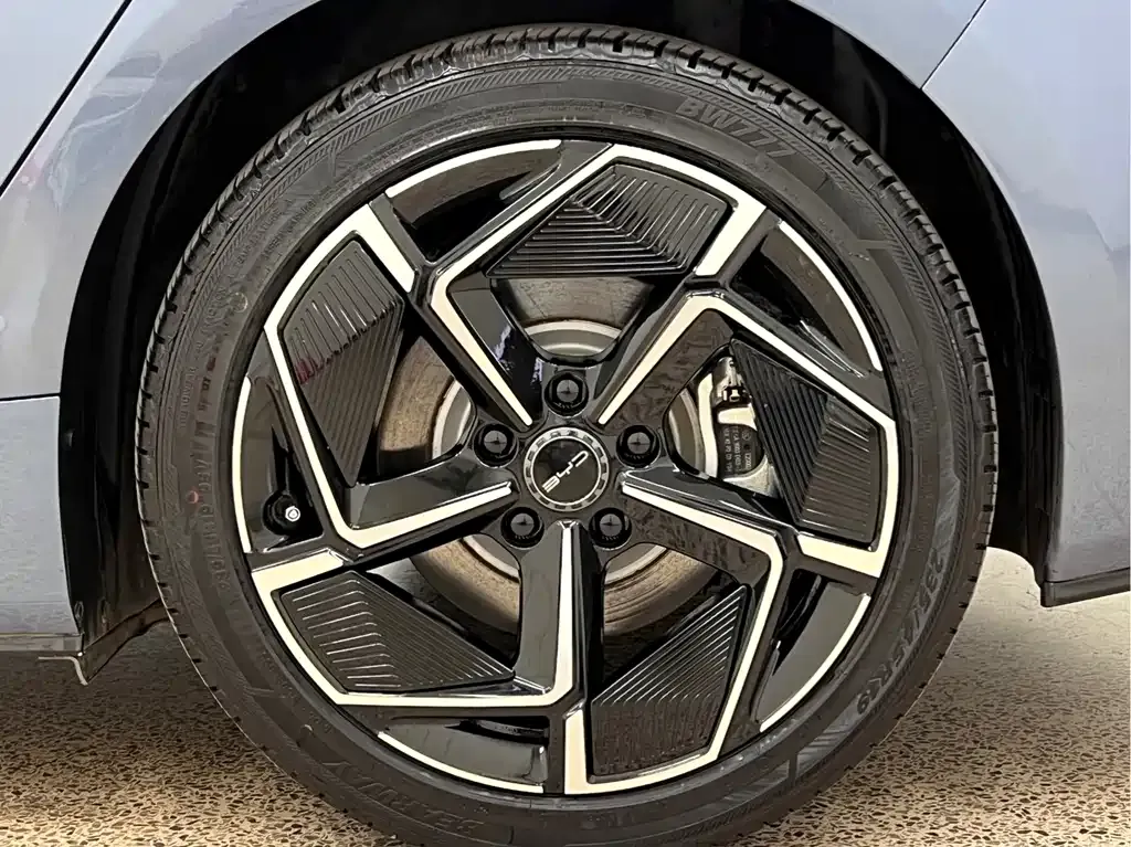 BYD Seal — фото 10