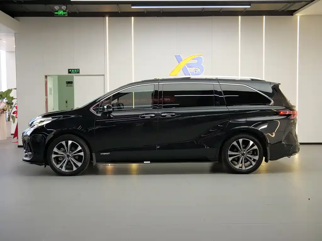 Toyota Granvia — фото 2