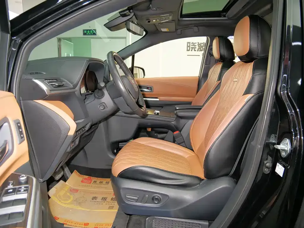 Toyota Granvia — фото 6