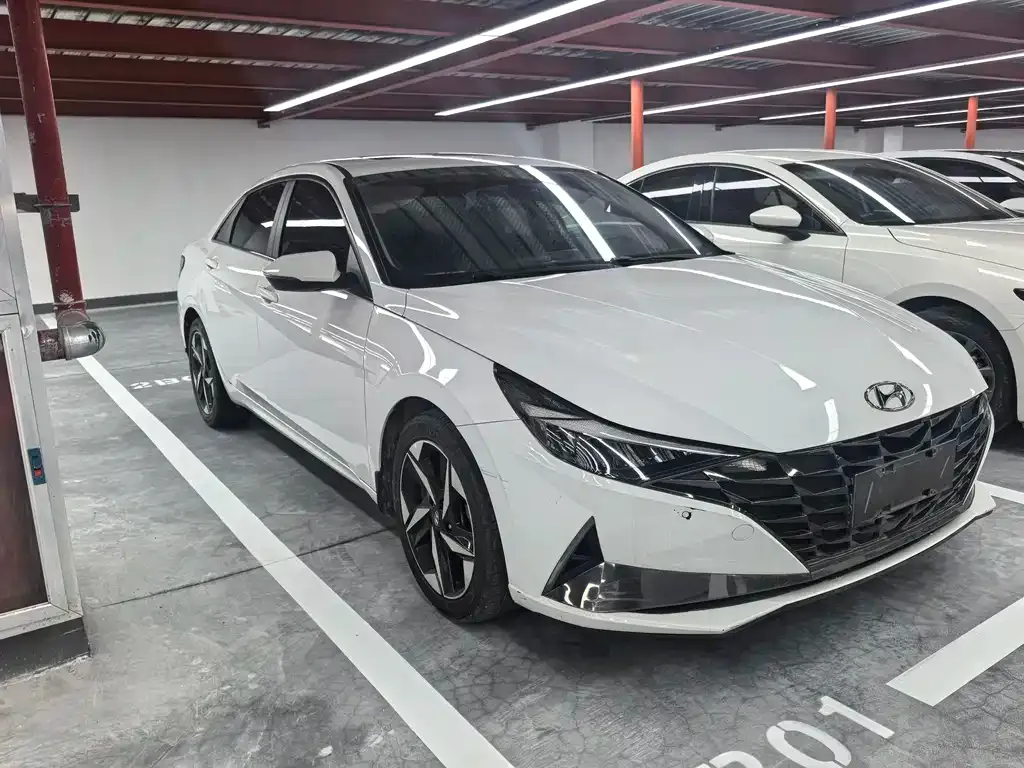 Hyundai Elantra — фото 7