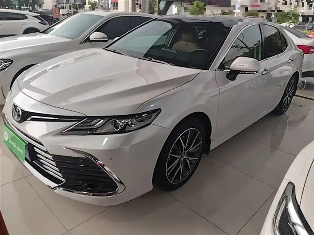 Toyota Camry — фото 9
