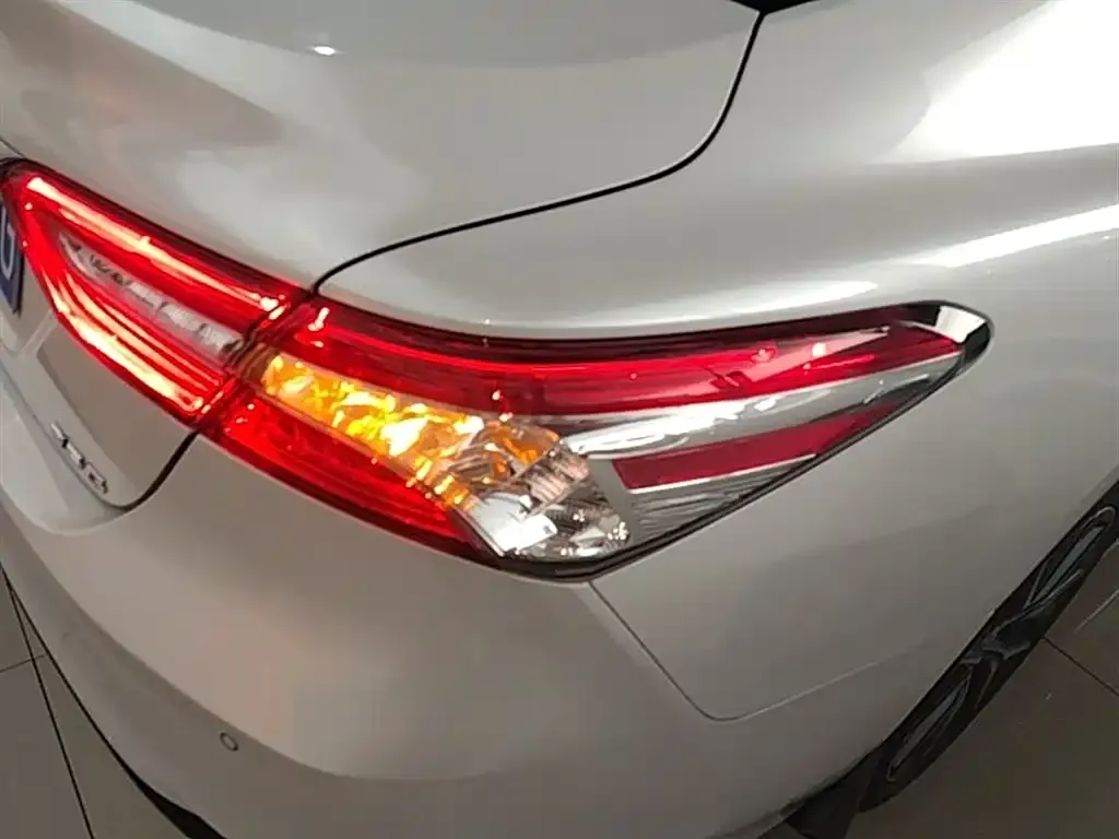 Toyota Camry — фото 2