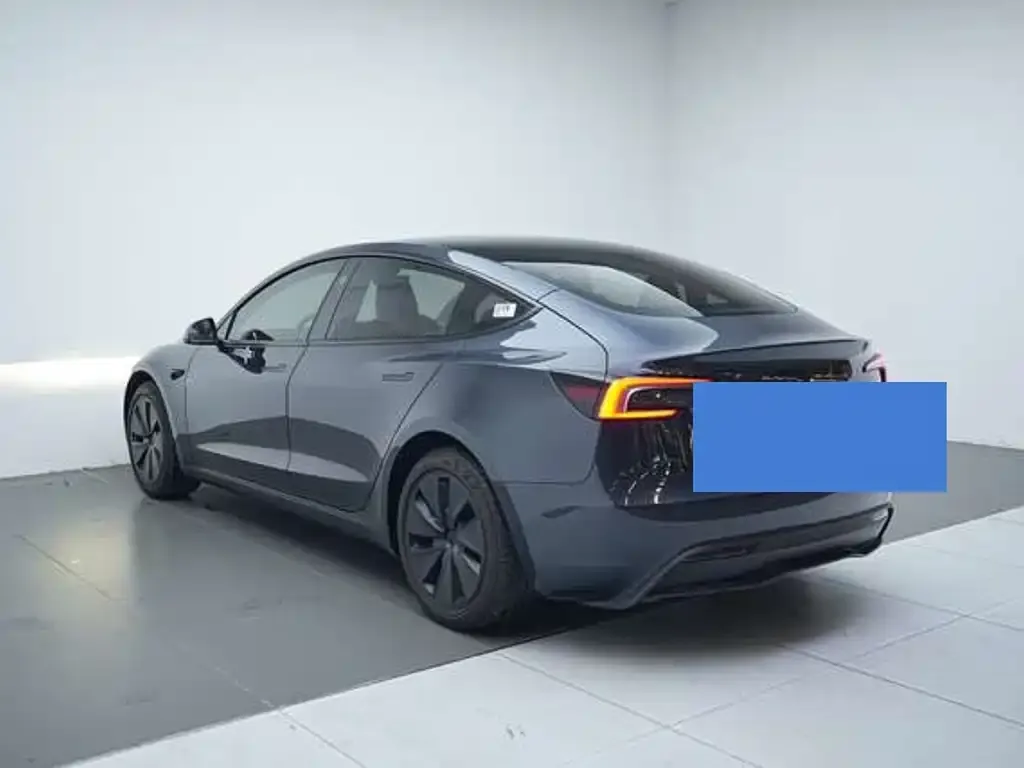 Tesla Model 3 — фото 9