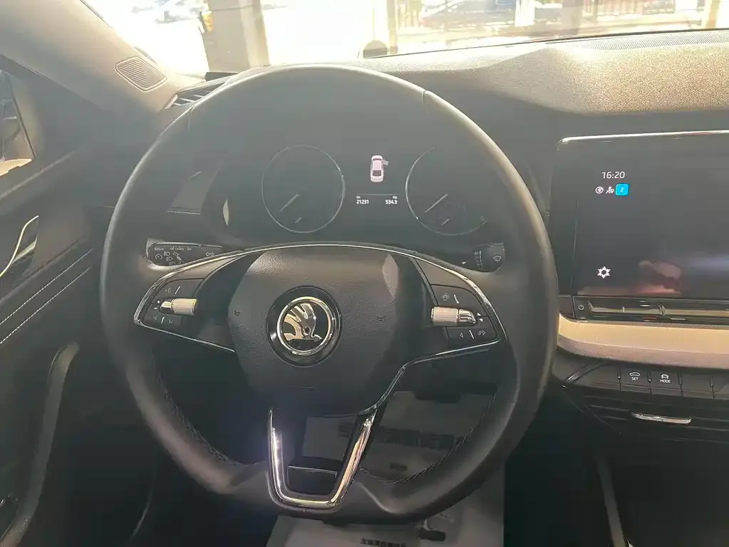 Skoda Octavia — фото 2
