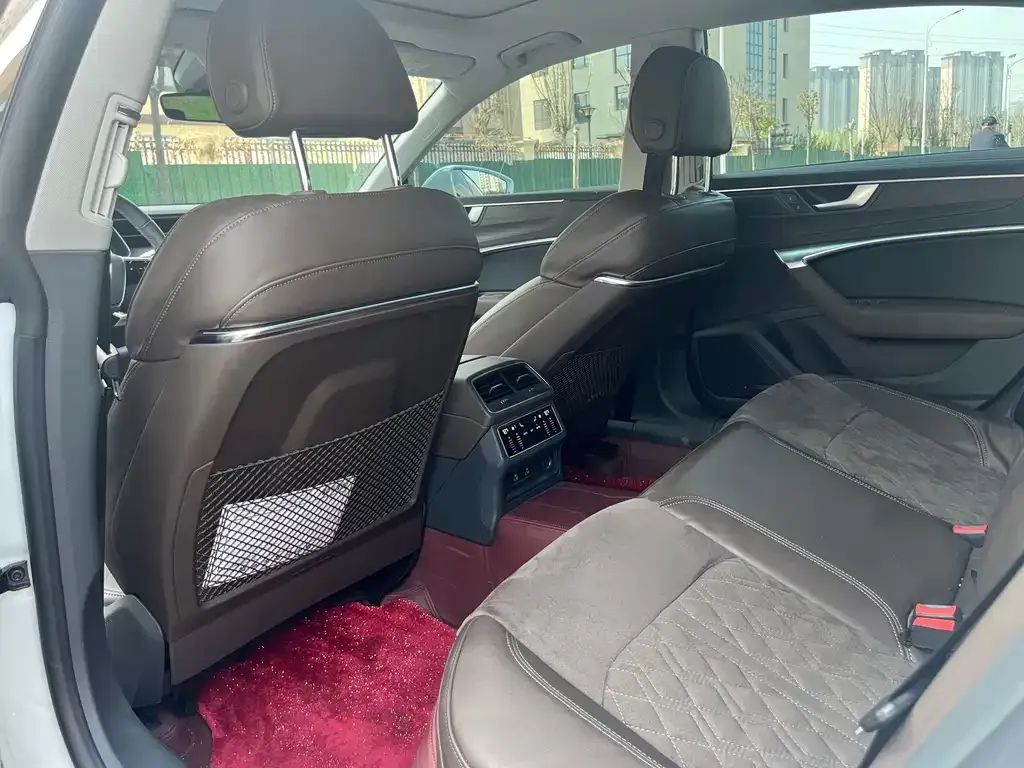 Audi A7L 2022 из CN, фото 4