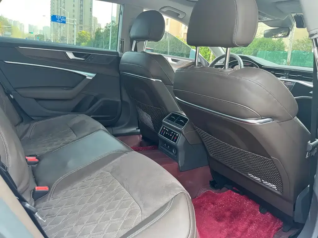 Audi A7L 2022 из CN, фото 7