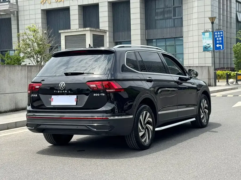 Volkswagen Tiguan L — фото 4