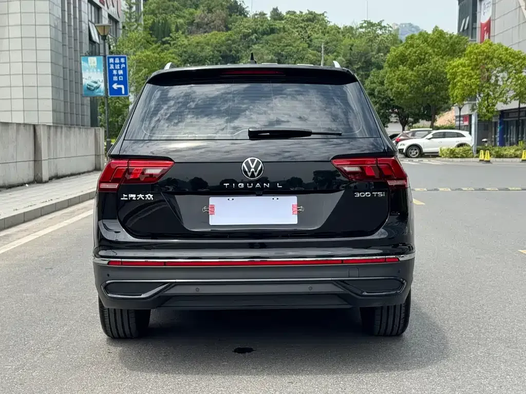 Volkswagen Tiguan L — фото 6