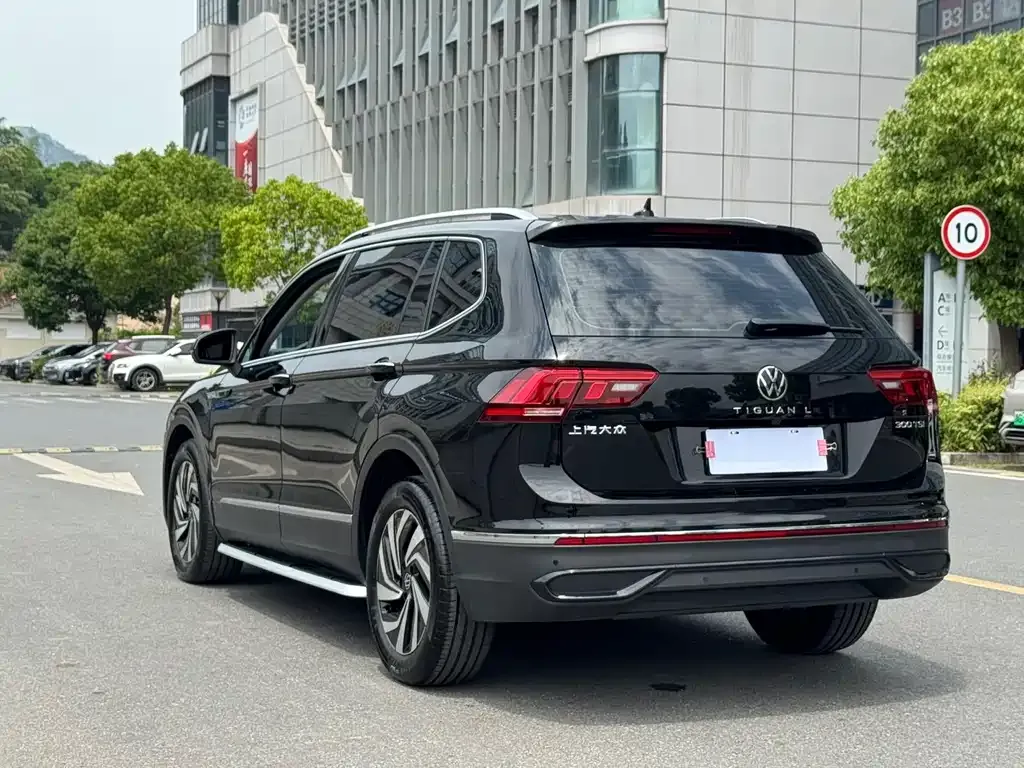 Volkswagen Tiguan L — фото 9