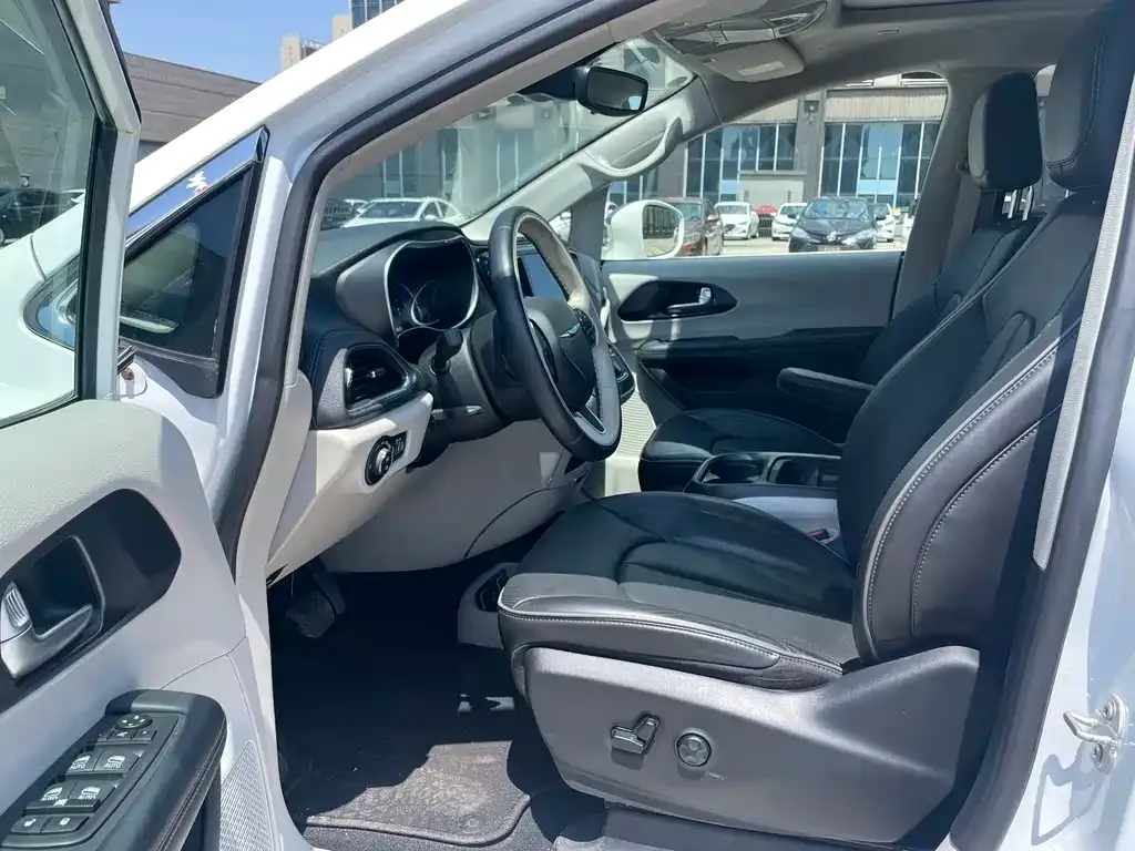 Chrysler Grand Voyager PHEV (Import) 2025 из CN, фото 6