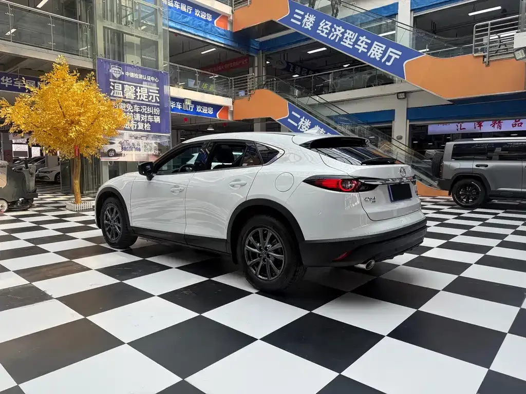 Mazda CX-4 — фото 10