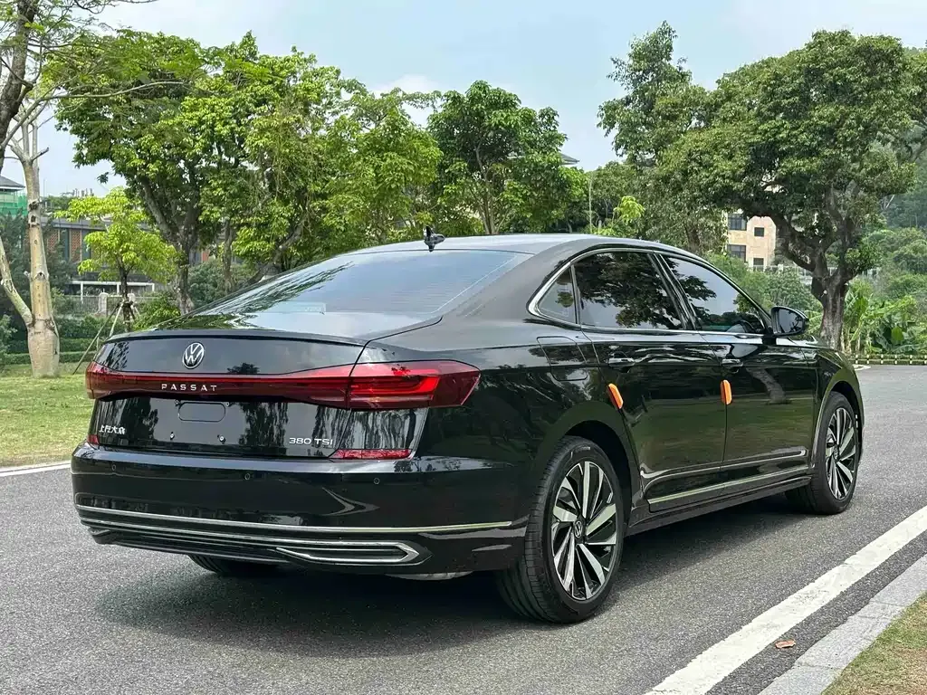 Volkswagen Passat — фото 8