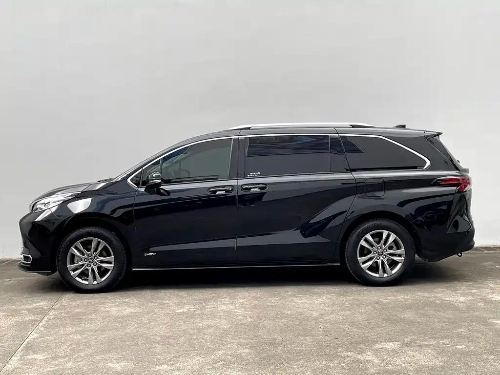 Toyota Sienna — фото 7