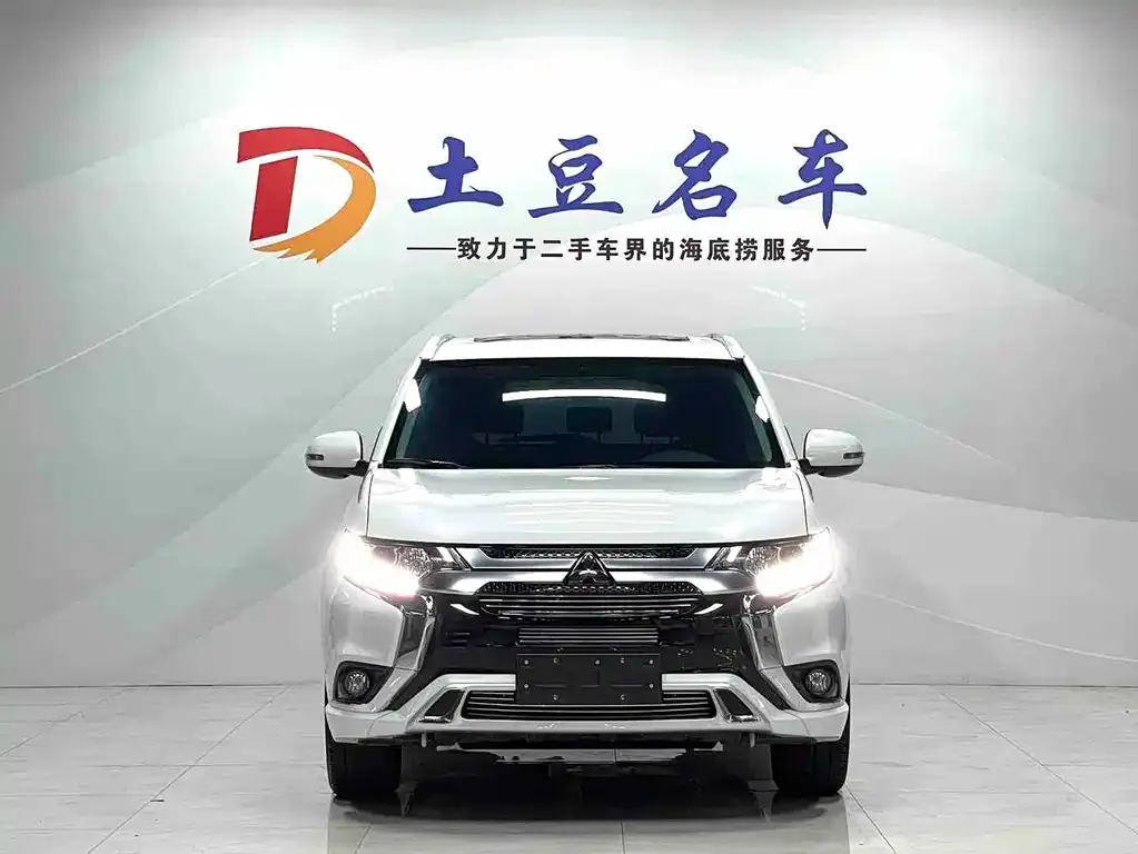 Mitsubishi Outlander — фото 2