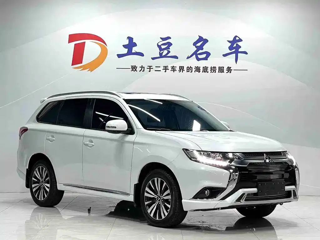 Mitsubishi Outlander — фото 3